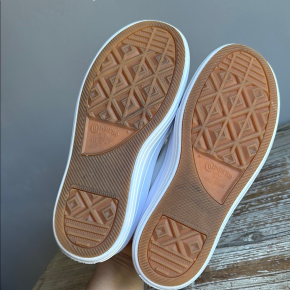 Converse White Sneakers Minimalist Design - Picture 6 of 7